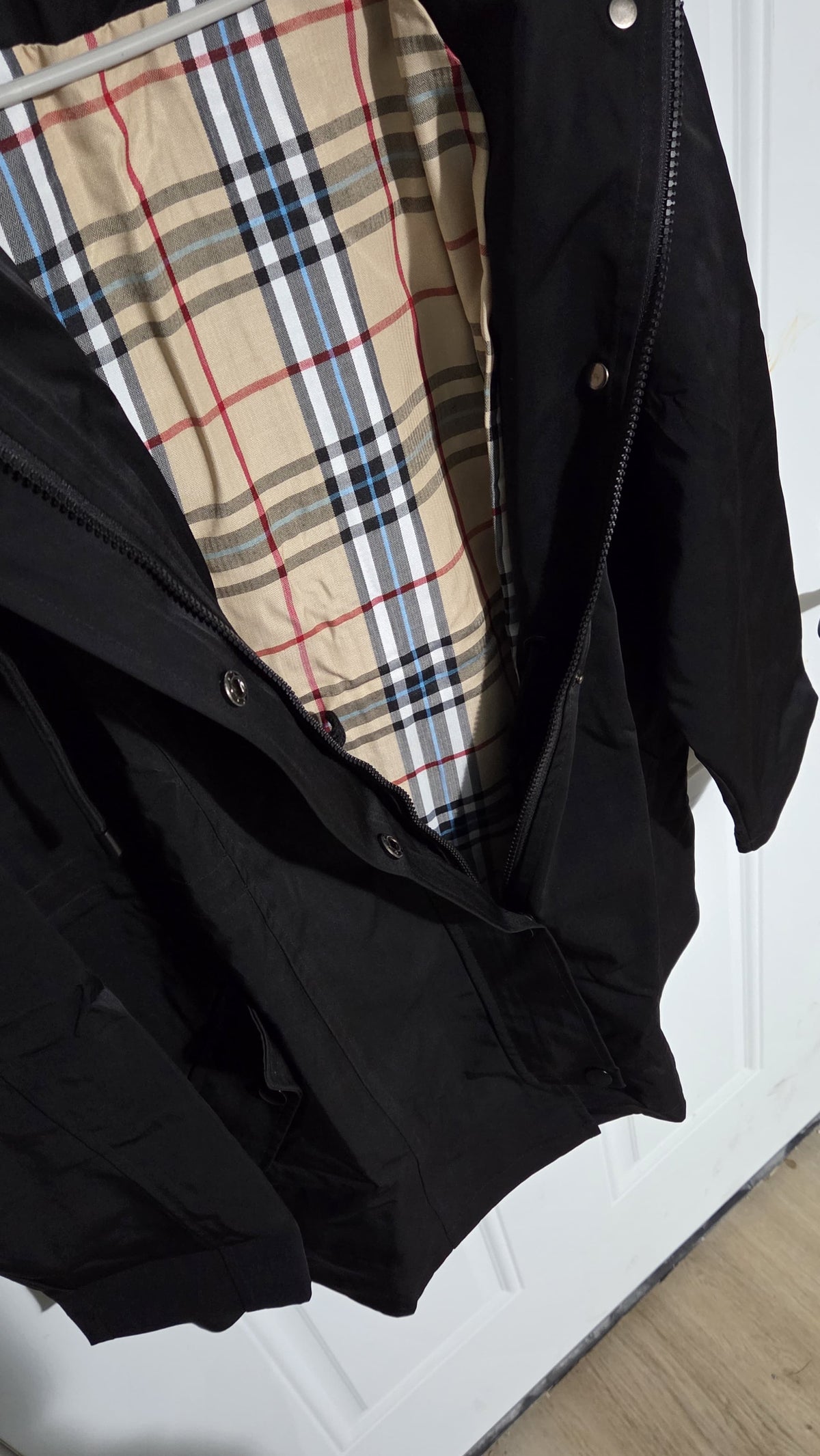Women’s Lightweight Waterproof Raincoat with Hood & Classic Plaid Lining