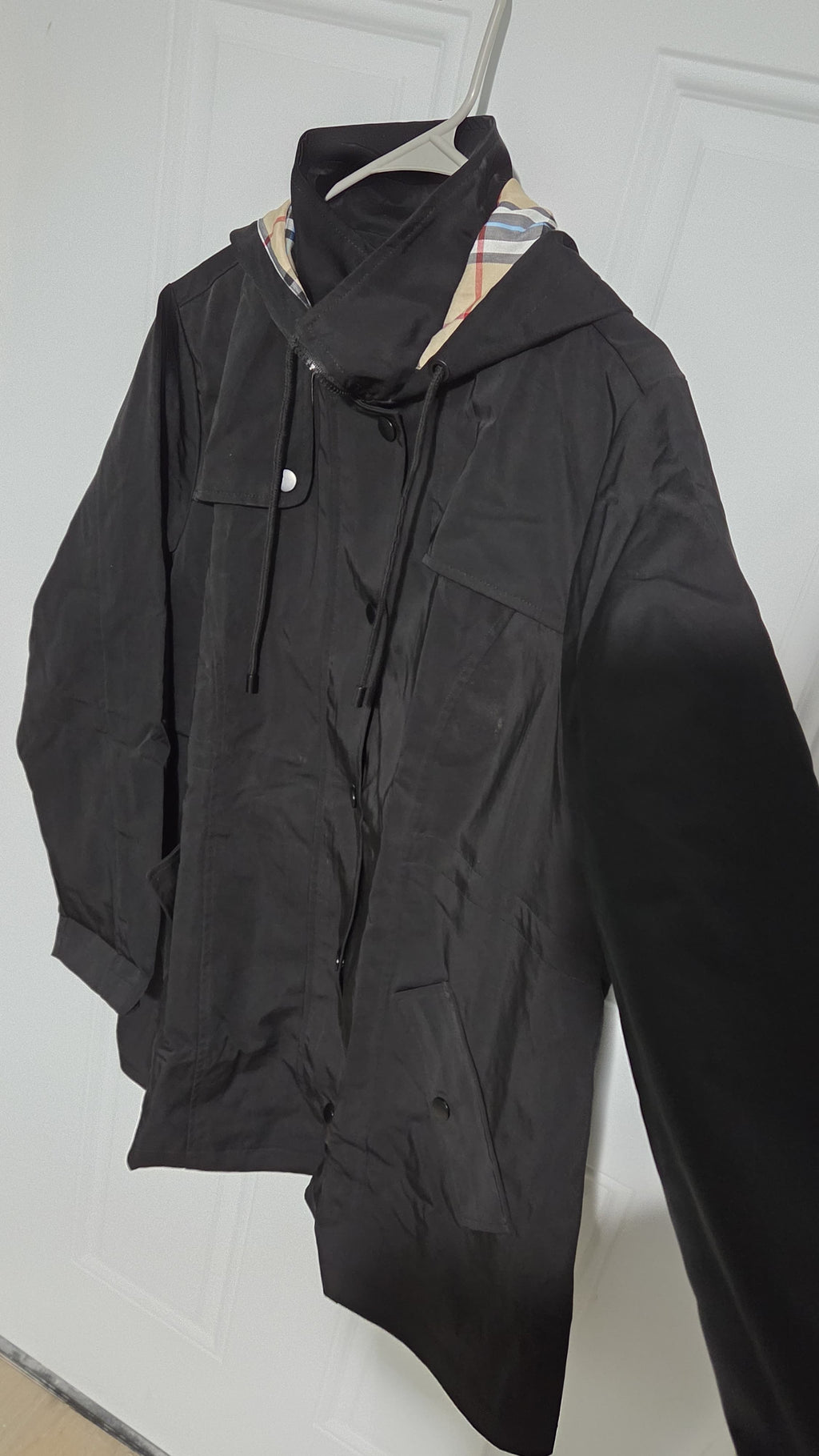 Women’s Lightweight Waterproof Raincoat with Hood & Classic Plaid Lining