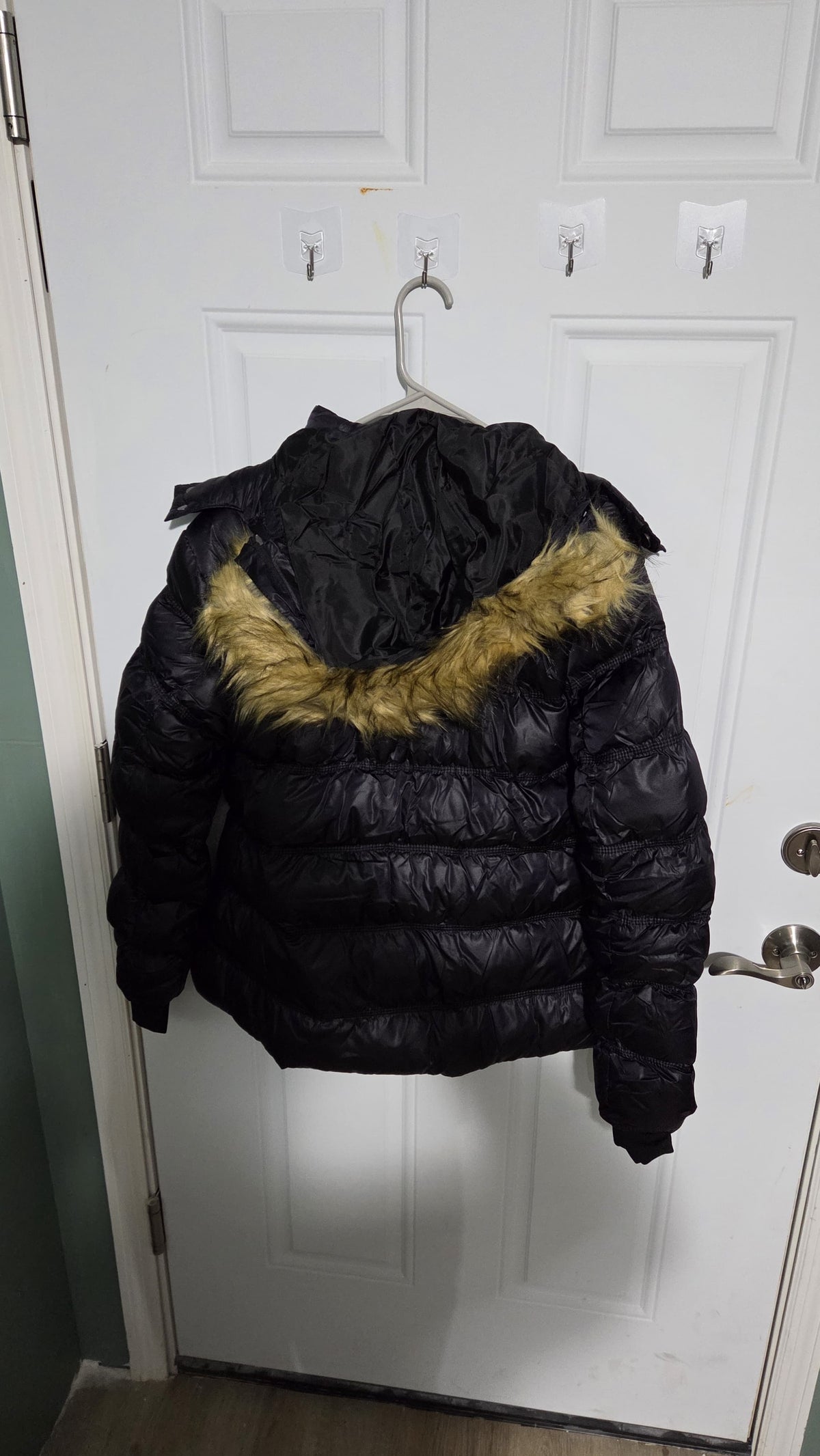 Women's Black Puffer Jacket with Luxurious Faux Fur Hood