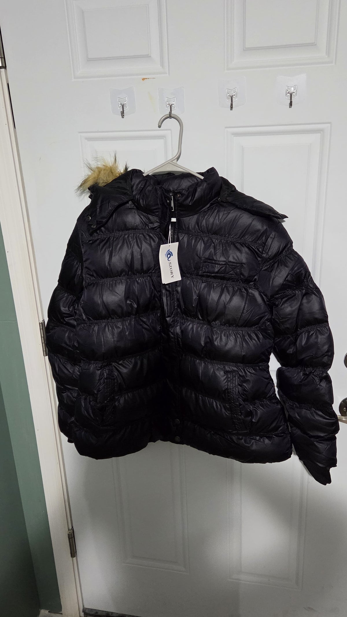 Women's Black Puffer Jacket with Luxurious Faux Fur Hood