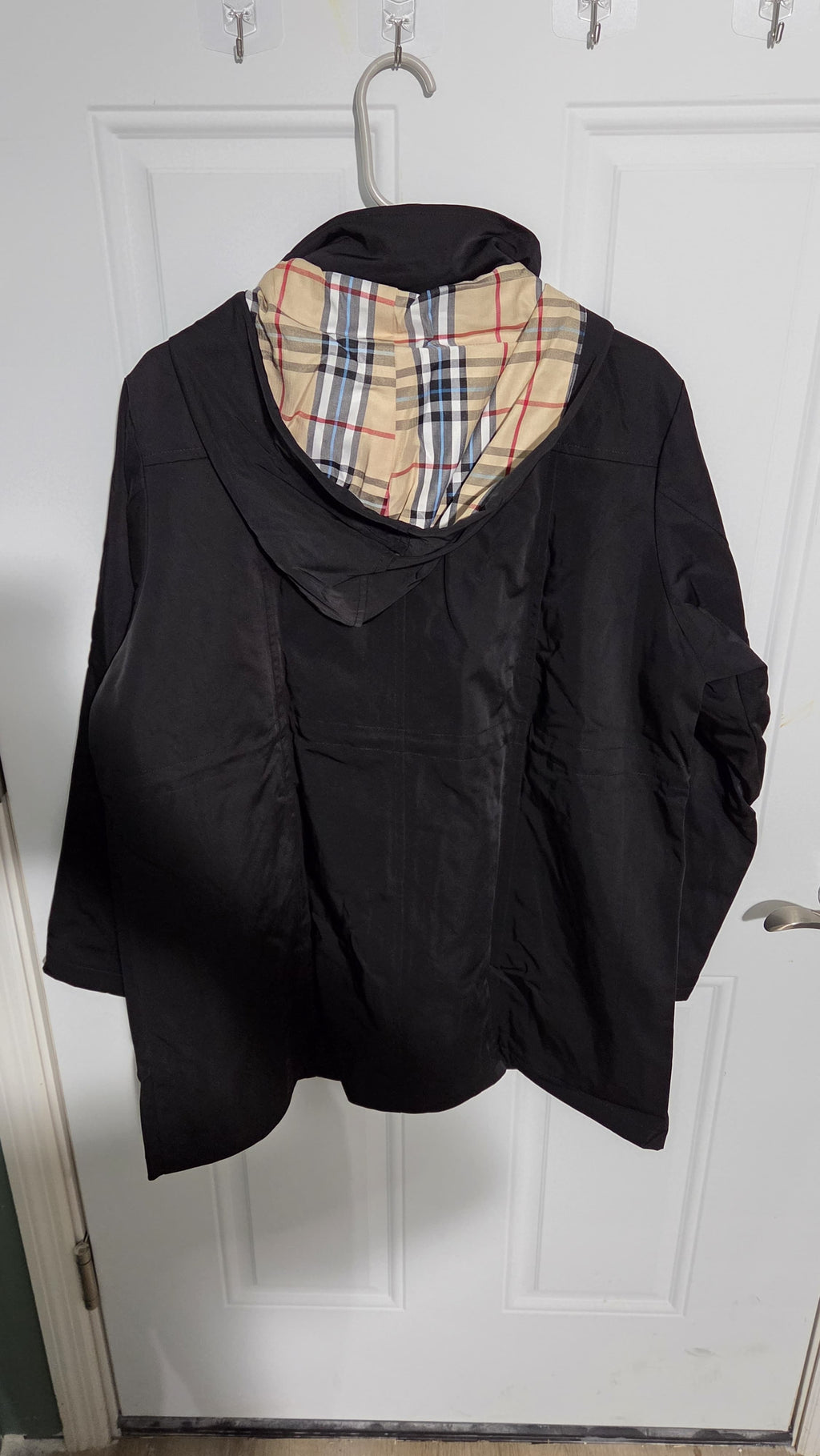Women’s Lightweight Waterproof Raincoat with Hood & Classic Plaid Lining